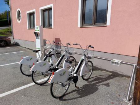 3. Otvoritev postaje za avtomatsko izposojo električnih koles v Mačkovcih.